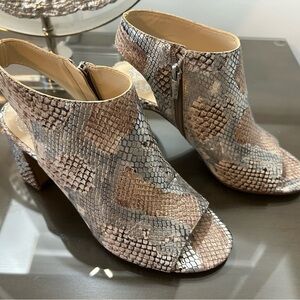 Vince Camuto Snakeskin Open-Toe Women's Shoes size 7